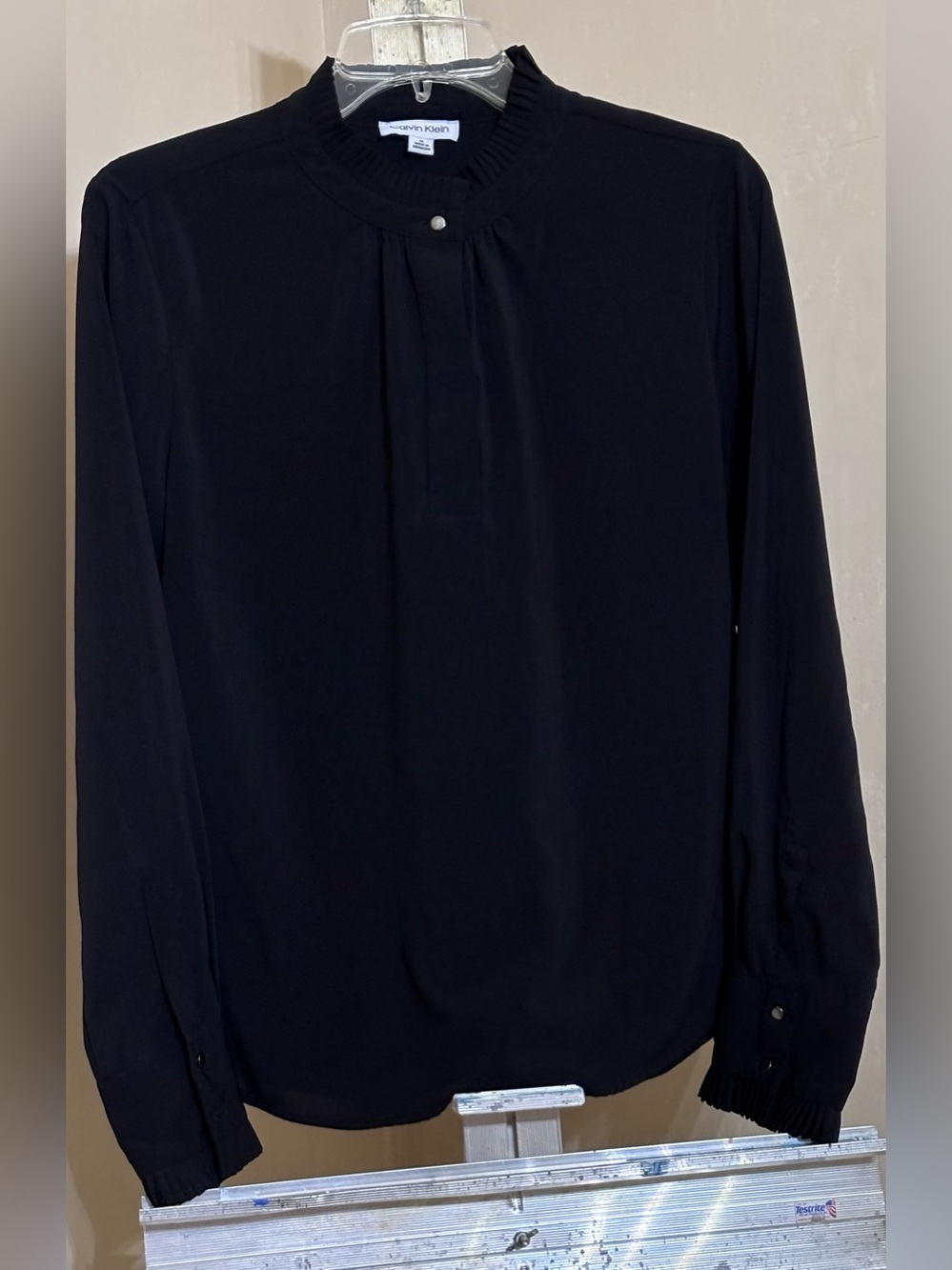 Calvin Klein Women’s  Black Long-Sleeve Pleated Collar Blouse Sz M